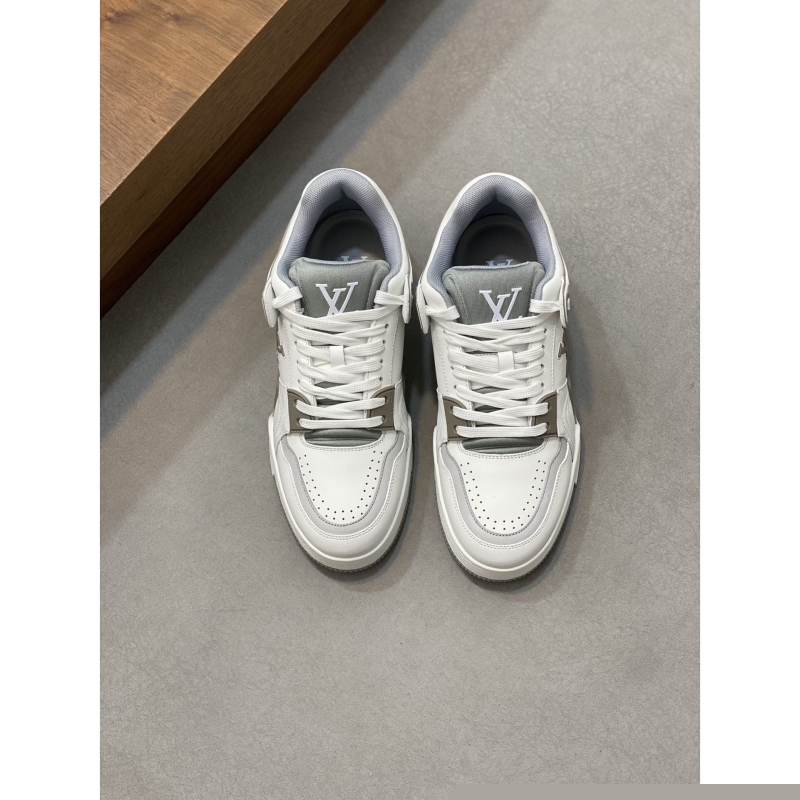 l**is V*t*n sneakers